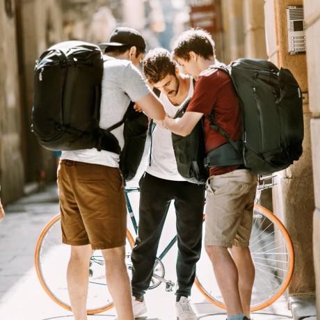 Mochila Thule Landmark 40L Dark Forest