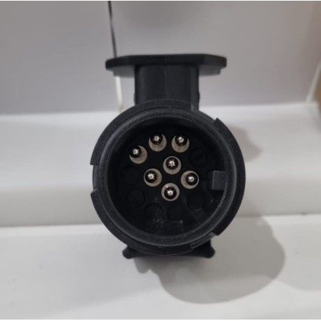 Adaptador Thule Tomacorriente 13 pines a 7 pines