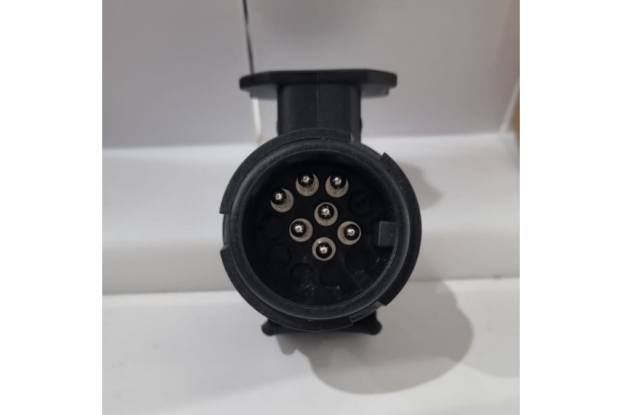 Adaptador Thule Tomacorriente 13 pines a 7 pines