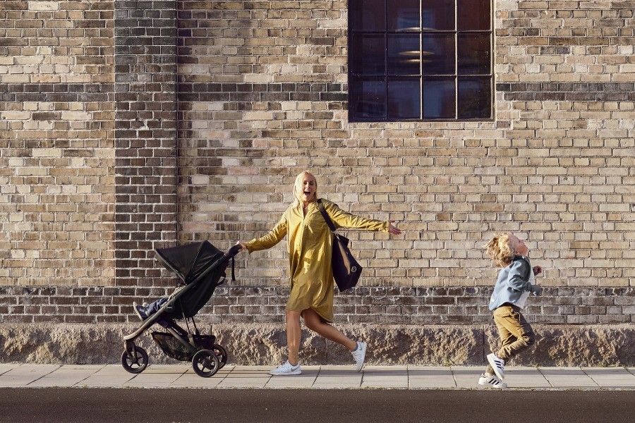 Coche Thule Spring Black + Silla Auto Cybex Nido Aton B2 I-Size