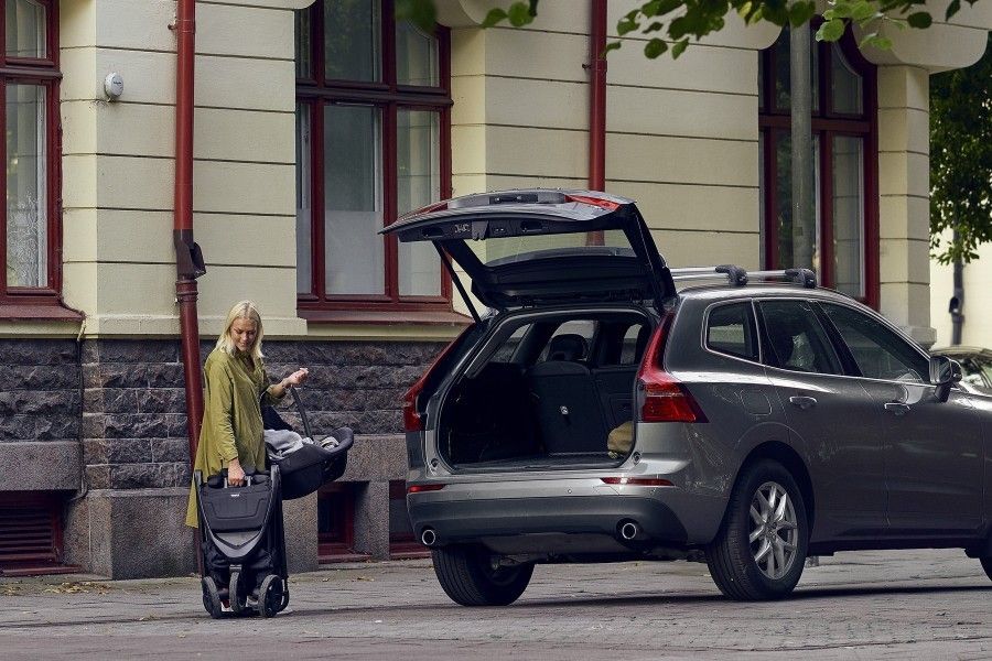 Coche Thule Spring Black Misty + Silla Auto Cybex Nido Aton B2 I-Size