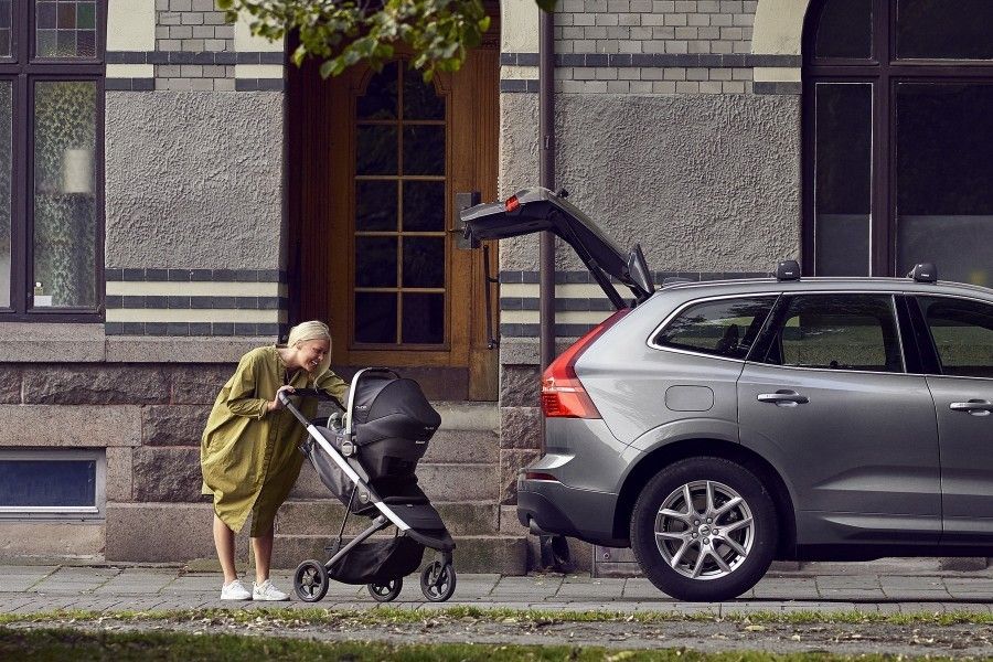 Coche Thule Spring Black Misty + Silla Auto Cybex Nido Aton B2 I-Size