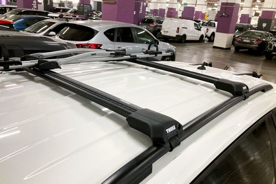 Barras THULE EDGE Flush para autos VOLKSWAGEN Tiguan desde 2016-2024 negro