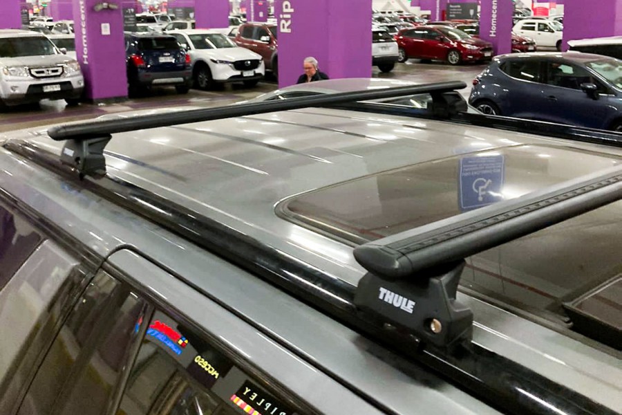 Barras THULE EVO WingBar para autos CHEVROLET Tahoe desde 2021 negro