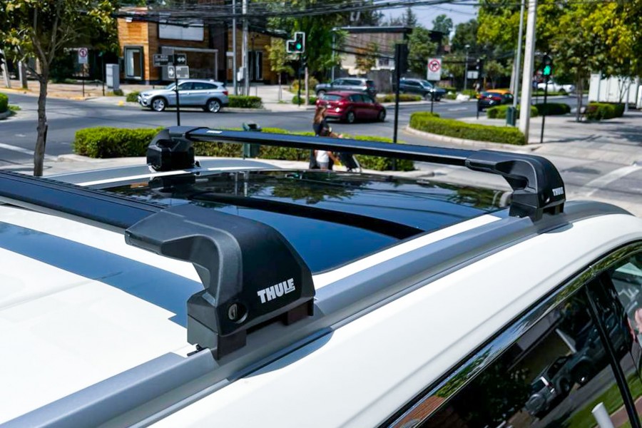 Barras THULE EDGE Flush para autos NISSAN X-Trail desde 2021 negro